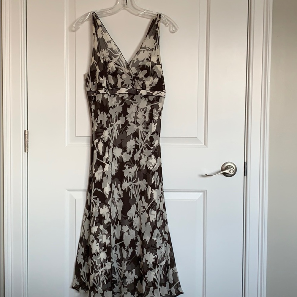 Ann Taylor Sz 8 midi brown and cream floral dress